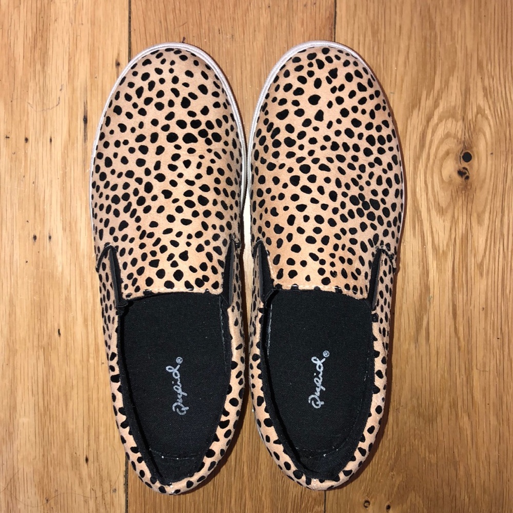 Super cute women’s slip on cheetah shoes!